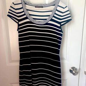 Women’s Adrienne Vittadini Navy & White Striped Dress. Size XS. Pet/Smoke Free